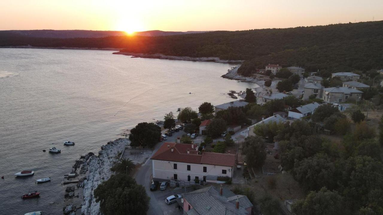 Apartmani Zupanic Koromačno エクステリア 写真