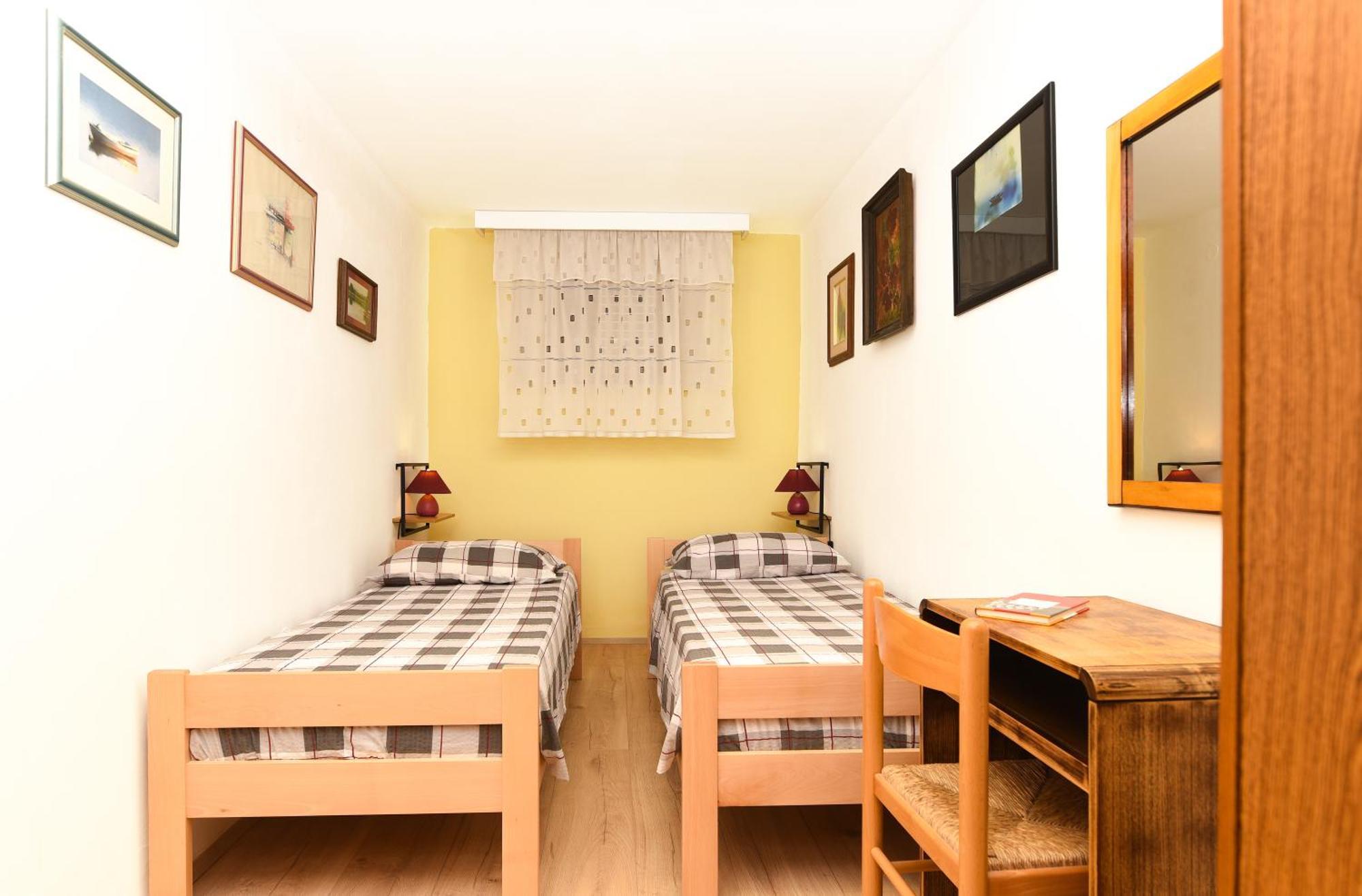 Apartmani Zupanic Koromačno エクステリア 写真