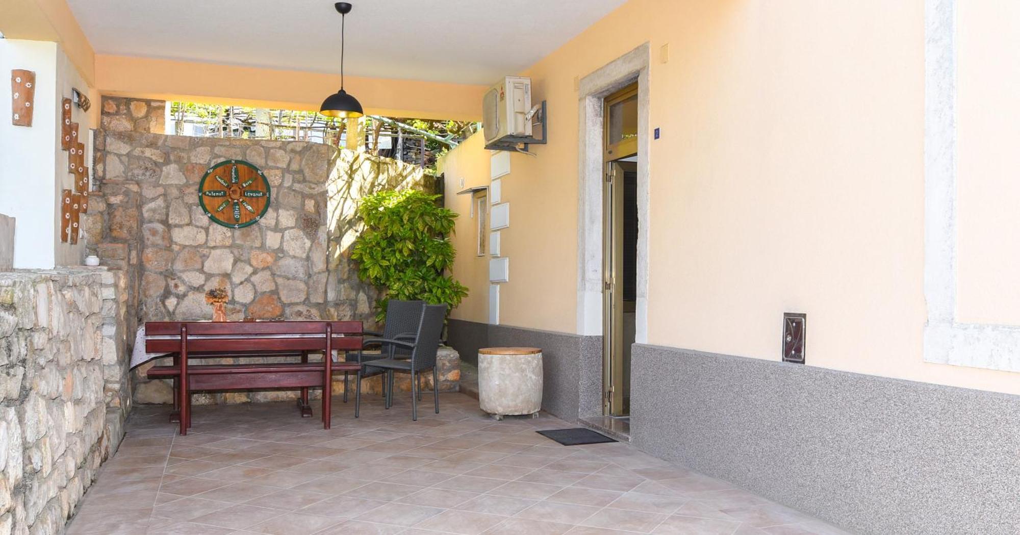 Apartmani Zupanic Koromačno エクステリア 写真
