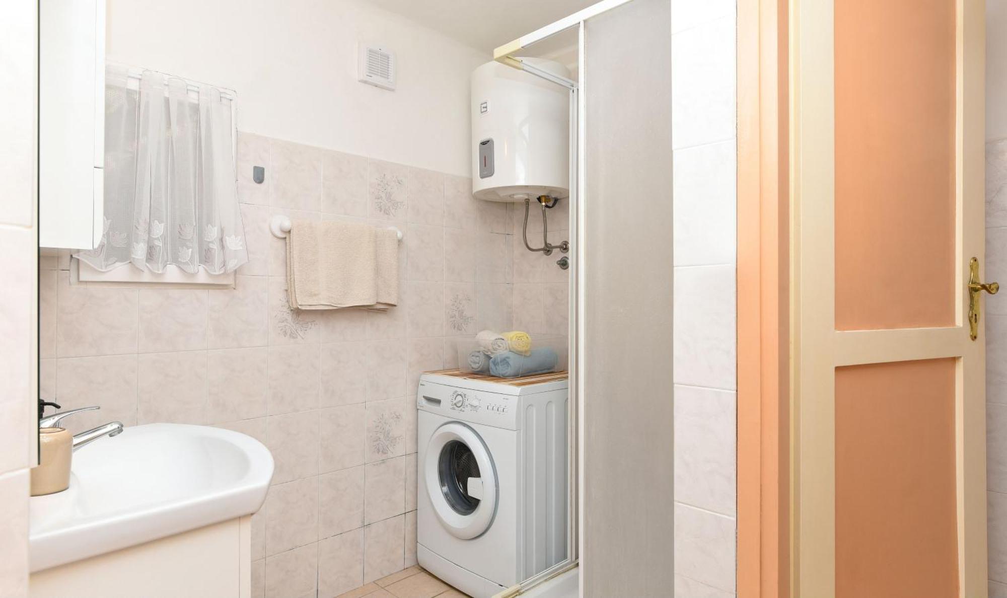 Apartmani Zupanic Koromačno エクステリア 写真