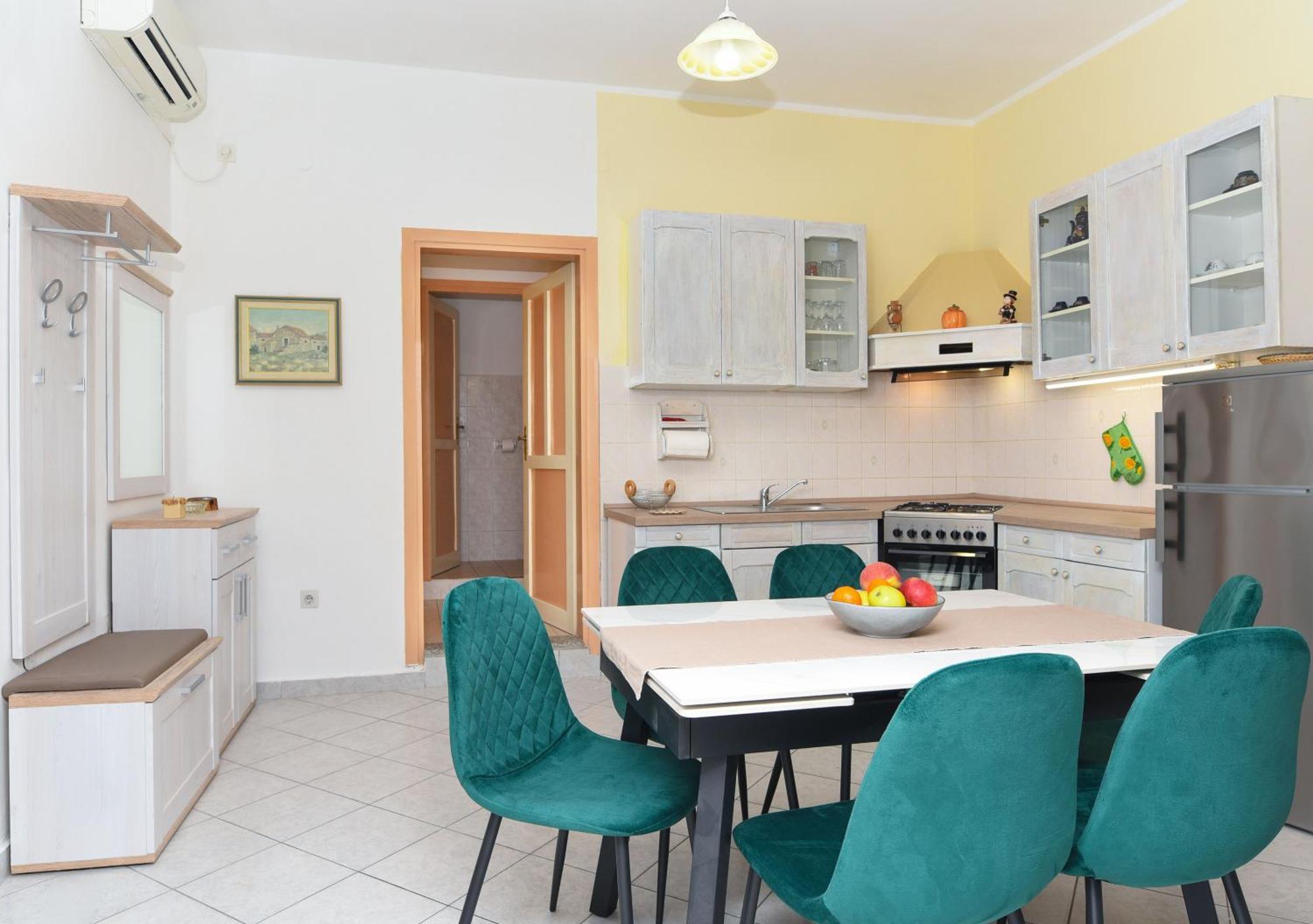 Apartmani Zupanic Koromačno エクステリア 写真